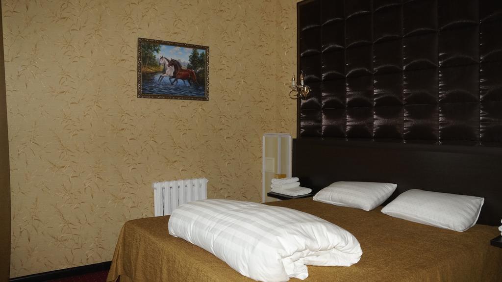Home Hotel Astana Стая снимка