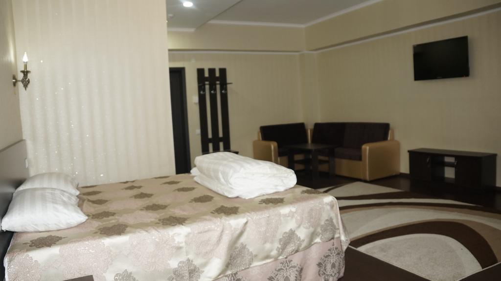 Home Hotel Astana Стая снимка