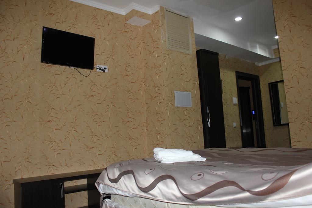 Home Hotel Astana Стая снимка