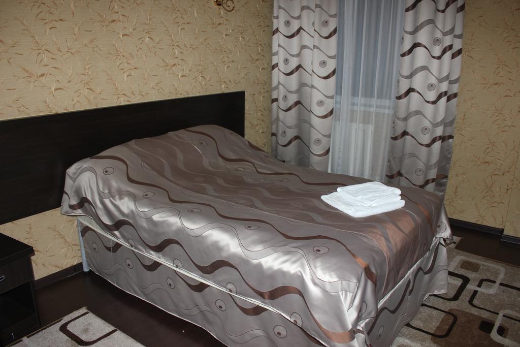 Home Hotel Astana Стая снимка