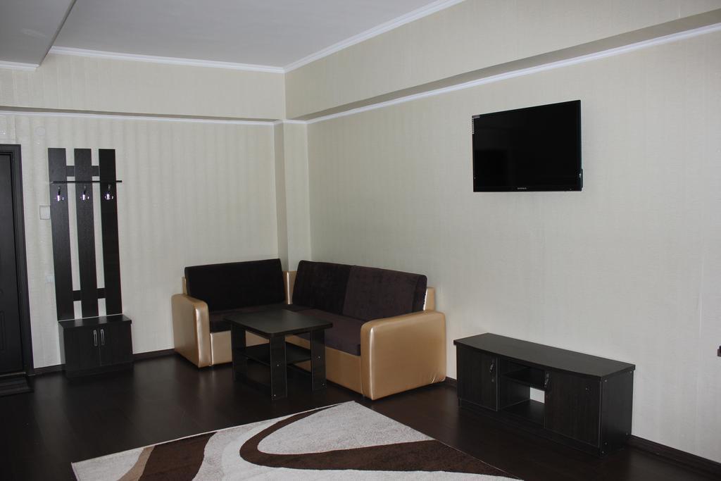 Home Hotel Astana Стая снимка