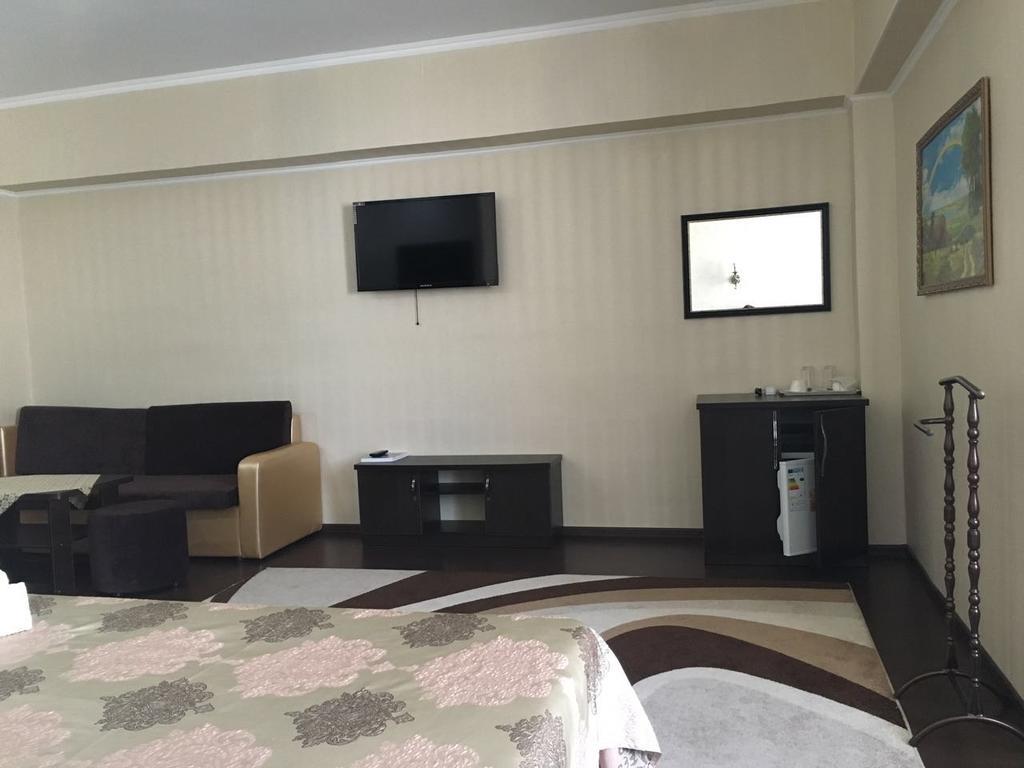 Home Hotel Astana Екстериор снимка
